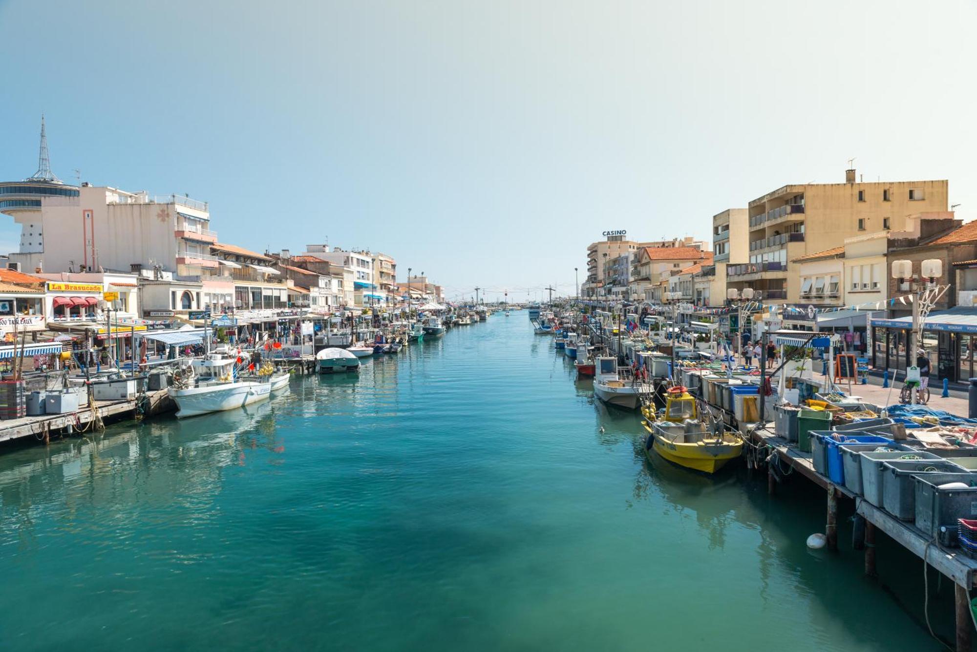 Apartment Le Pacifica: Beachfront With Parking, Wi-fi & Ac La Grande-Motte