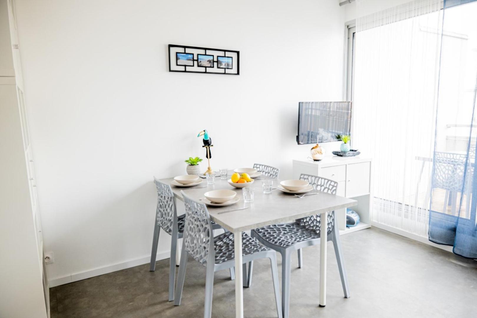 Le Pacifica: Beachfront With Parking, Wi-fi & Ac *